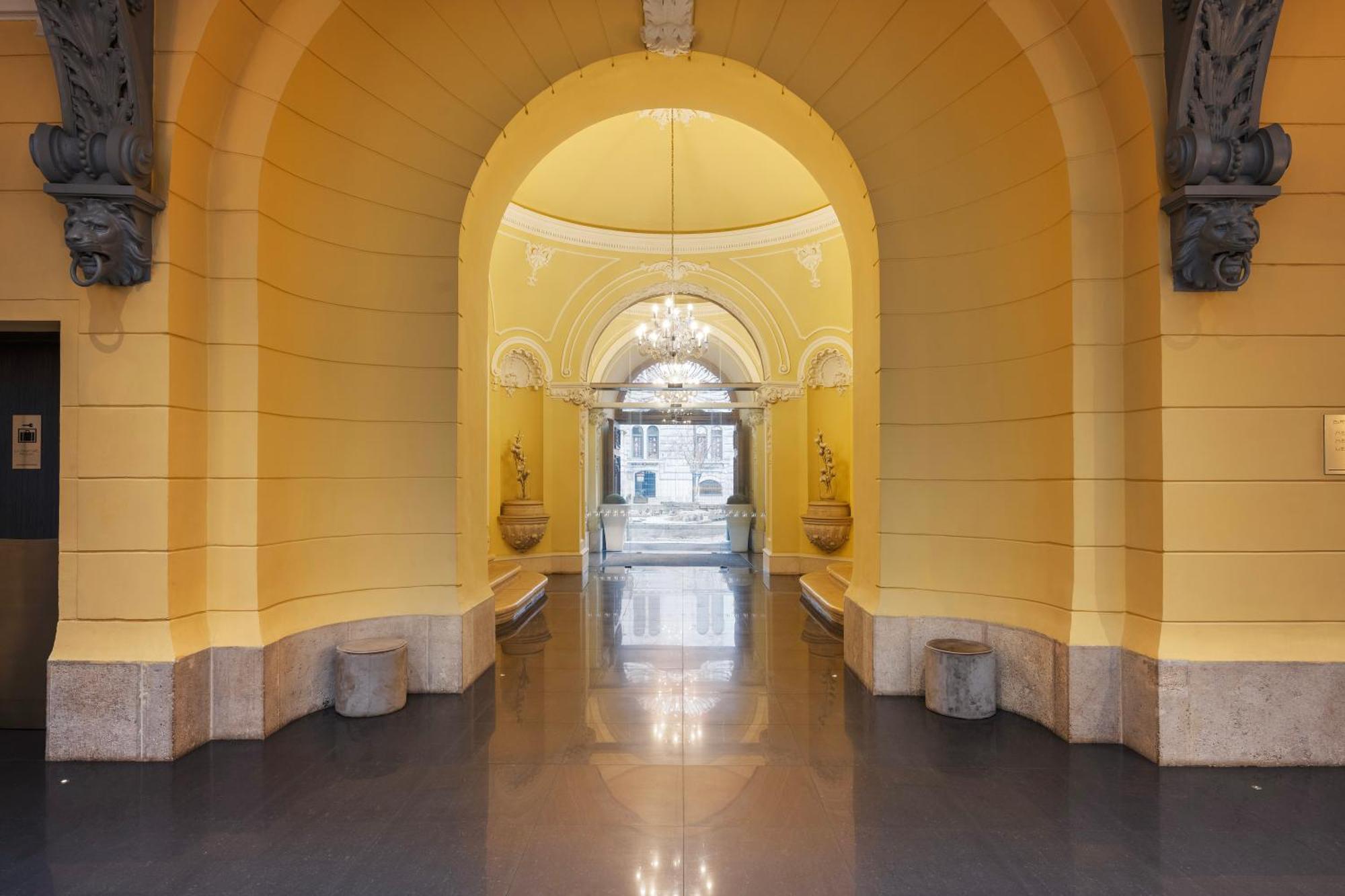 Eurostars Palazzo Zichy Hotel Budapest Luaran gambar